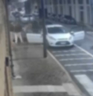 Due ragazzi abruzzesi picchiati in strada a Civitanova, uno finisce in ospedale